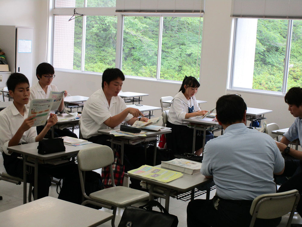 進路ガイダンスの実施 呉青山中学・高等学校 進路ガイダンスの実施 呉青山中学・高等学校