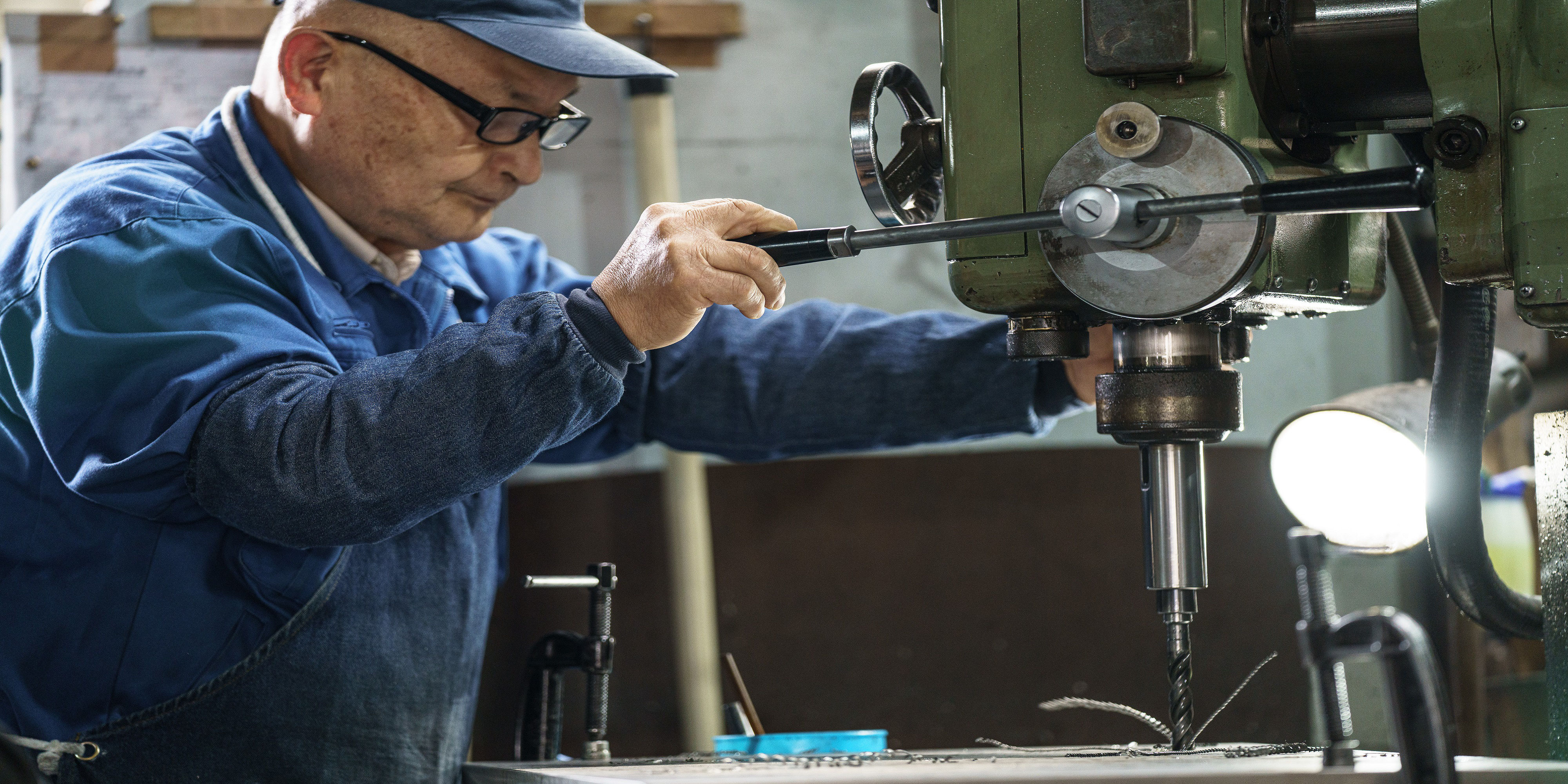 TOP - 寝屋川・四条畷市の金属加工の㈱豊三精機工業所 TOP - 寝屋川・四条畷市の金属加工の㈱豊三精機工業所