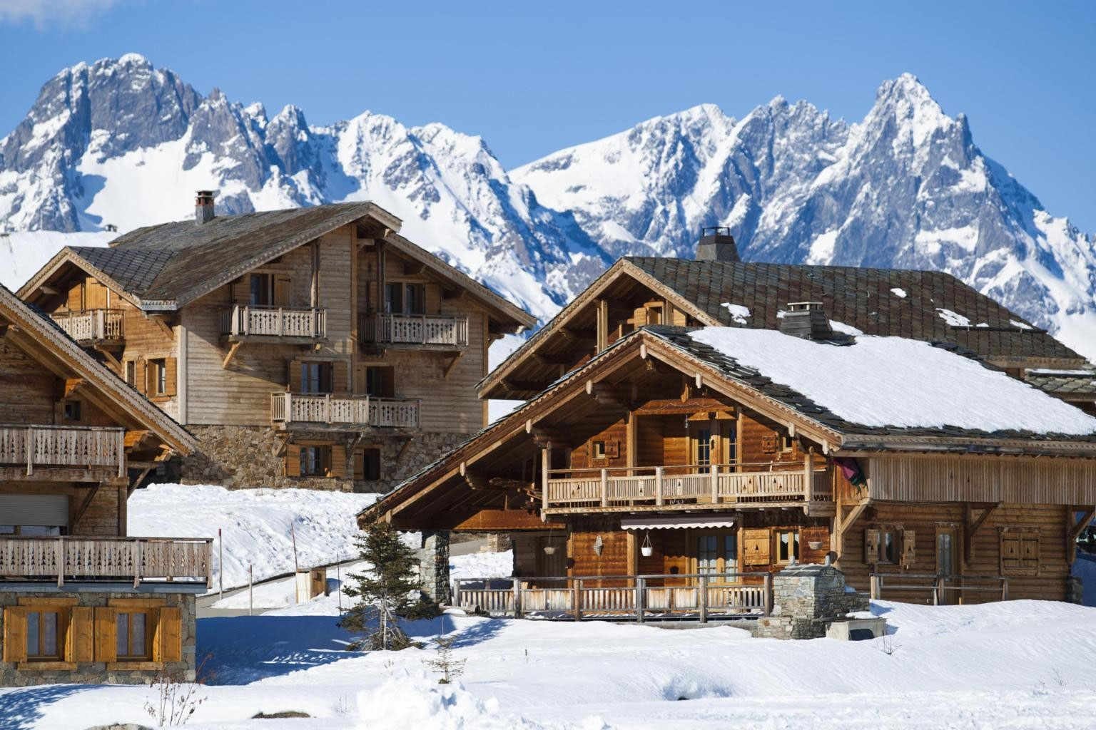 Курорт валь торанс во франции. Горный курорт 5 букв. Горный курорт 5 букв. Доломитовые альпы италия горнолыжные курорты. Avoriaz франция горнолыжный курорт.