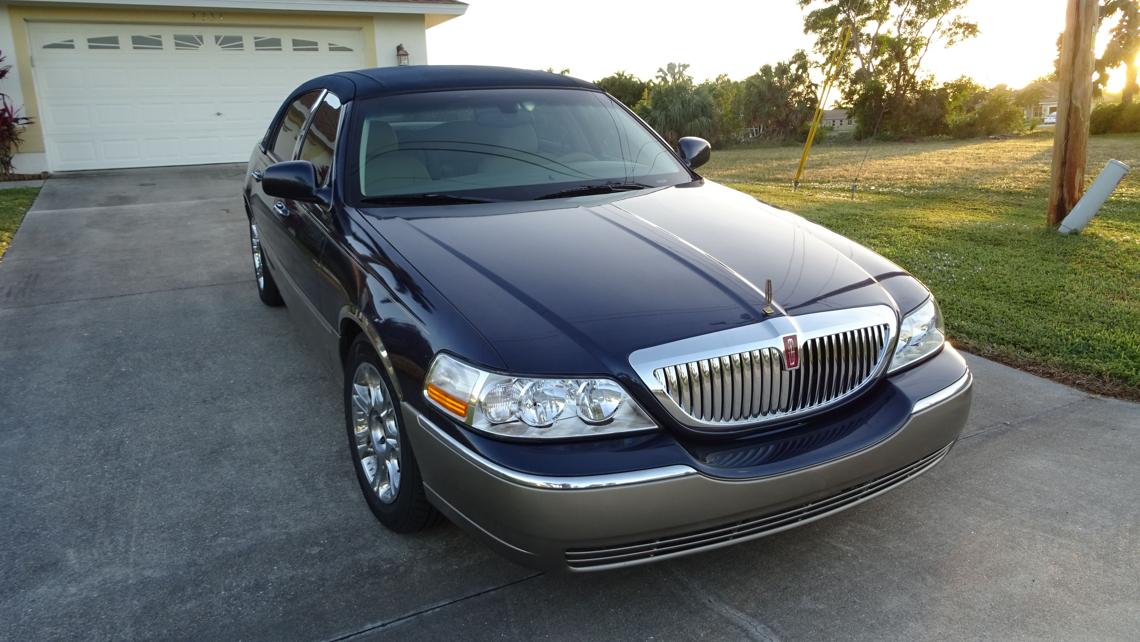lincoln-town-car-presidental-edition-2003-us-cars-hh