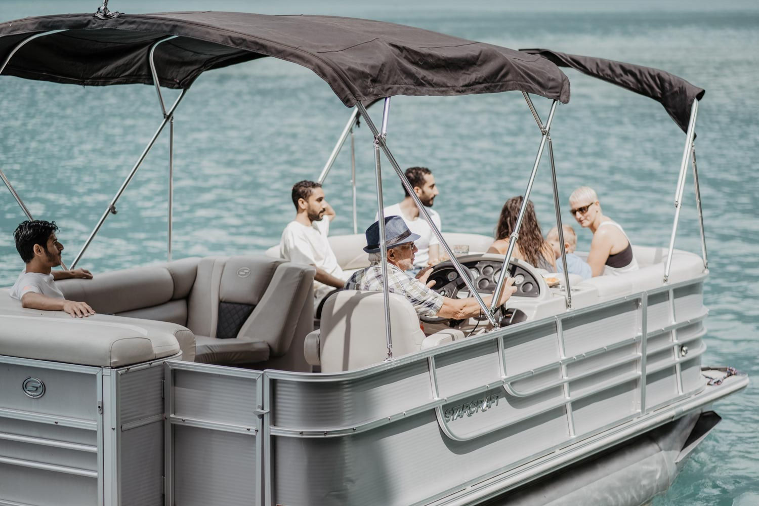 Das gemütliche Loungeboot Pirate Bay Nautical Center