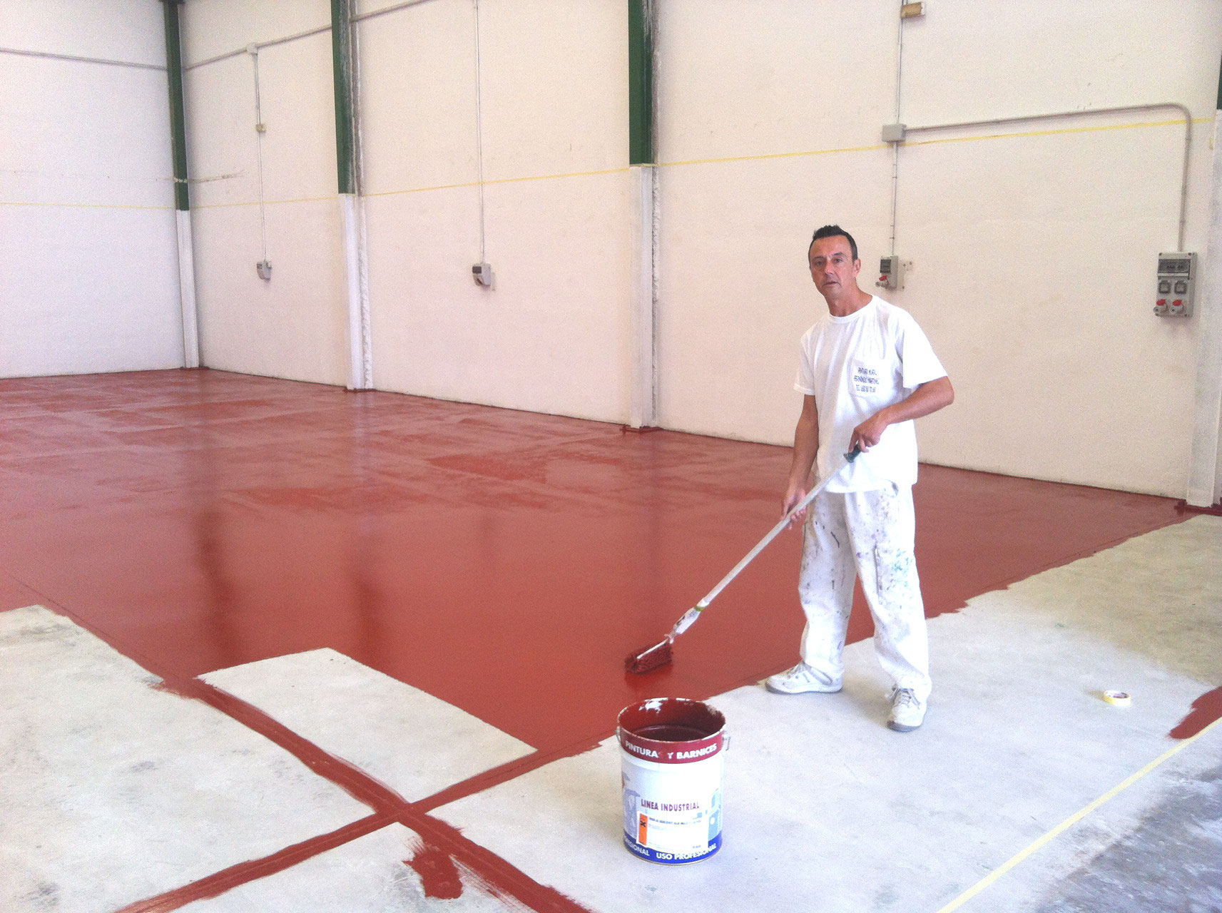 Pintura Epoxi resistente y antideslizante para suelos industriales