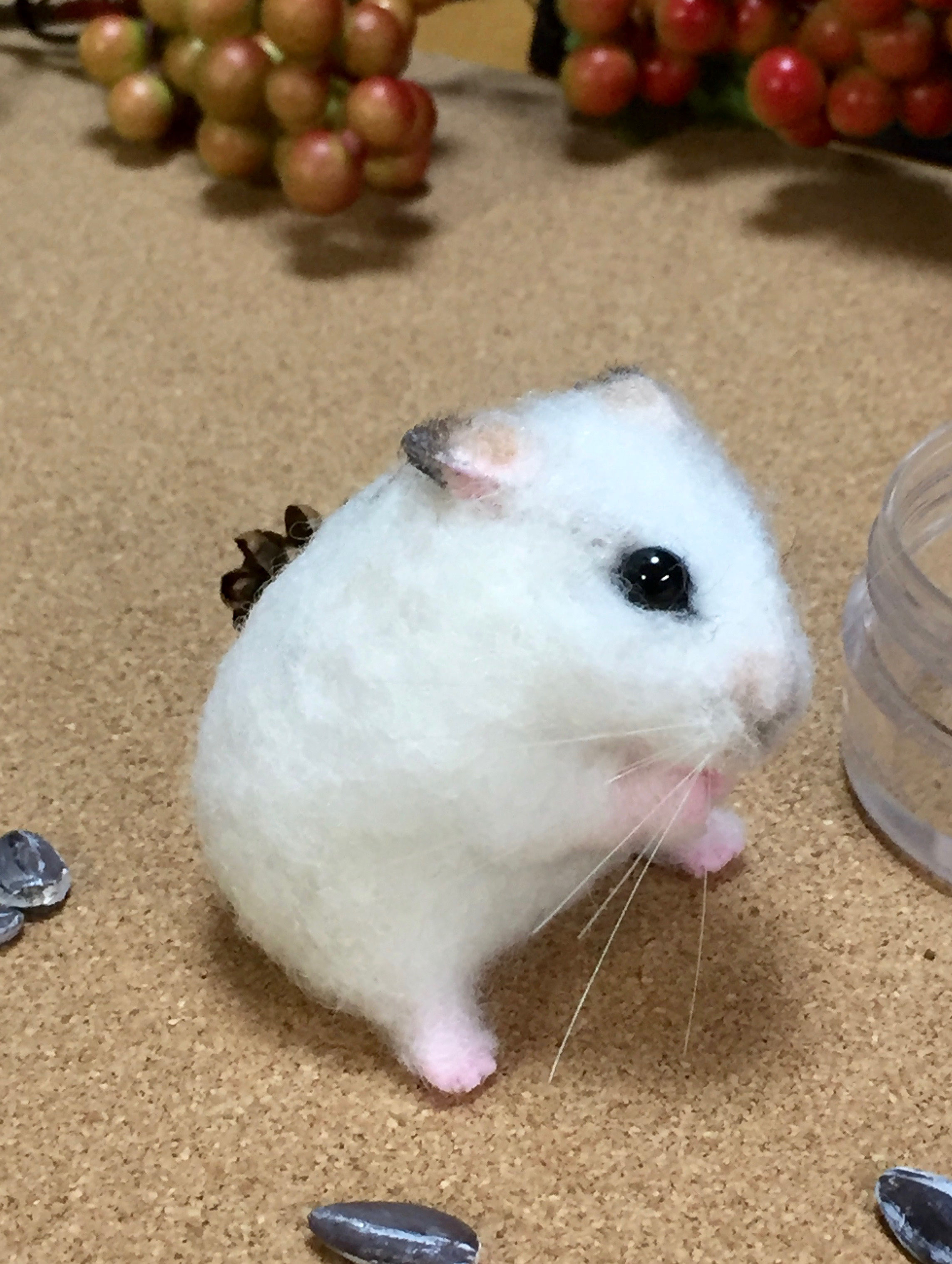 【羊毛フェルト】ハムスター★オーダー（もふもふ） オーダー品 久しぶりのつままれハムちゃ😁 意外と作るの難しいん