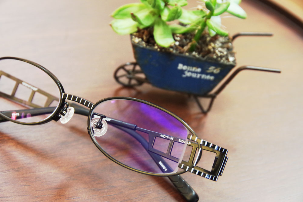 ネイビー チタンフレーム メガネ　Takanori Yuge Takanori Yuge タカノリ・ユゲメガネフレーム福岡県北九州市販売店