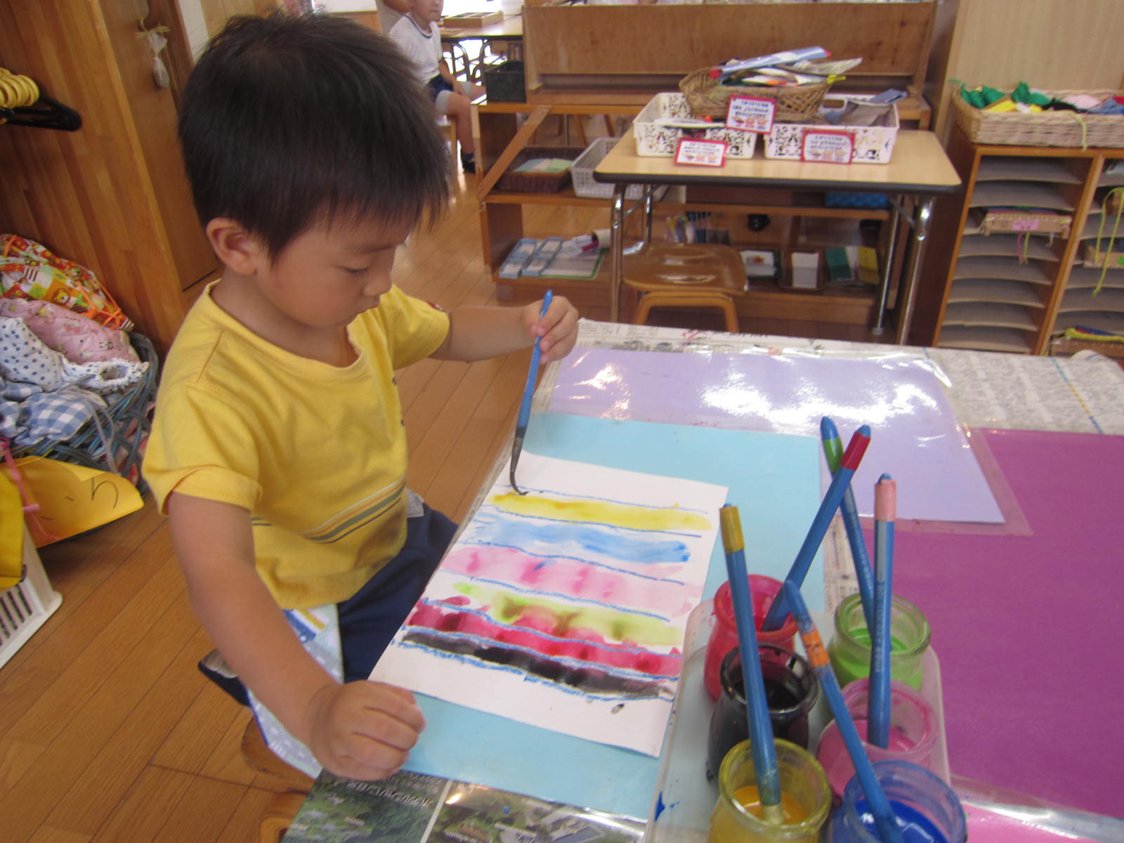 絵具あそび 聖母のさゆり保育園 社会福祉法人平和と善 絵具あそび 聖母のさゆり保育園 社会福祉法人平和と善