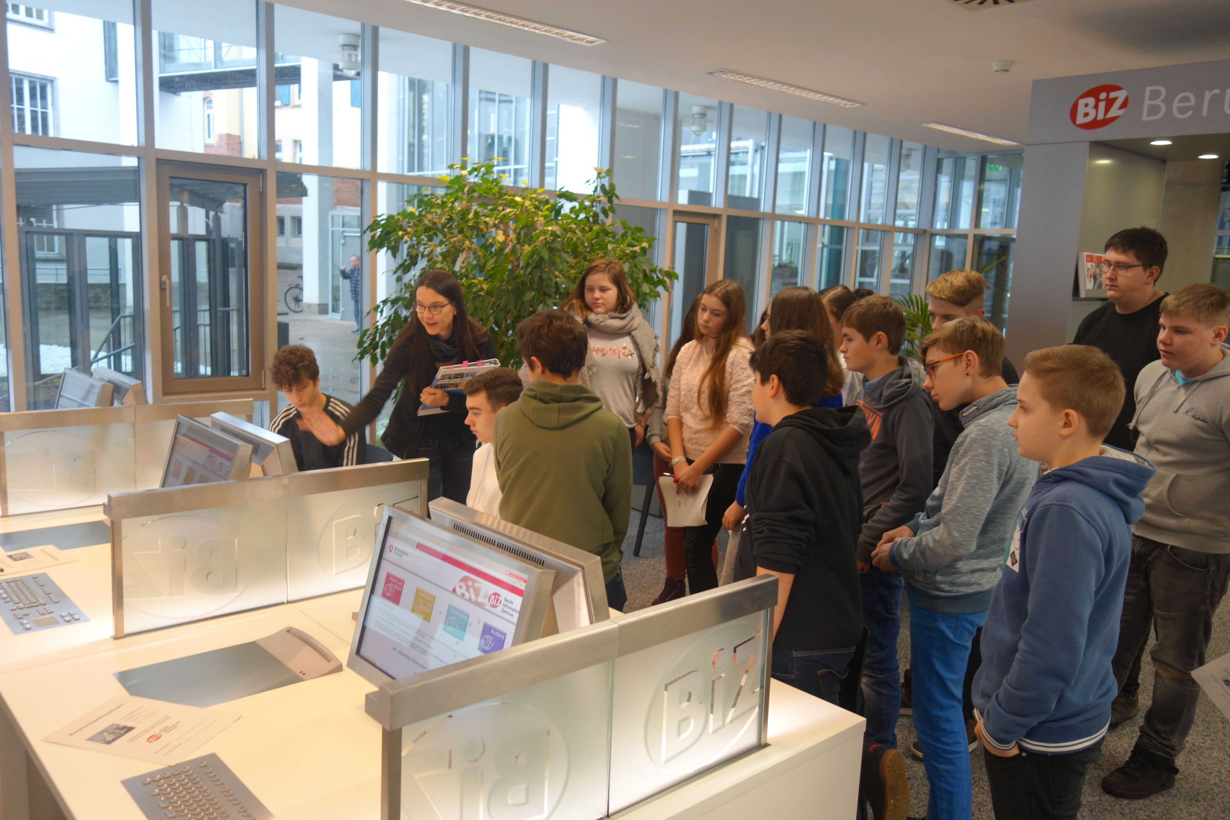 Klasse 8 im Berufsinformationszentrum - GWRS Fichtenberg