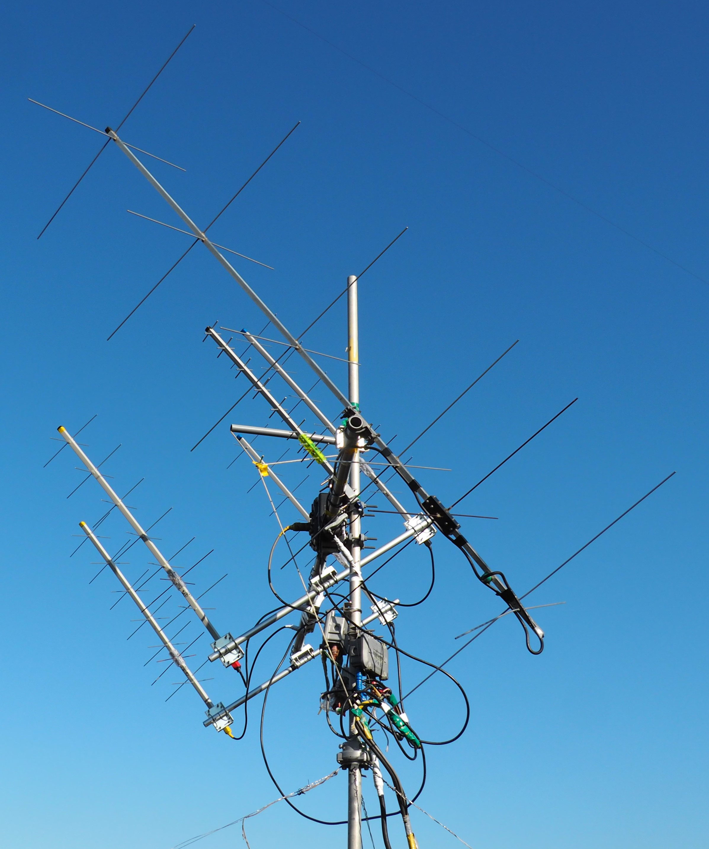 d33. 436.5MHz 7エレメント・エレメント位相式クロス八木