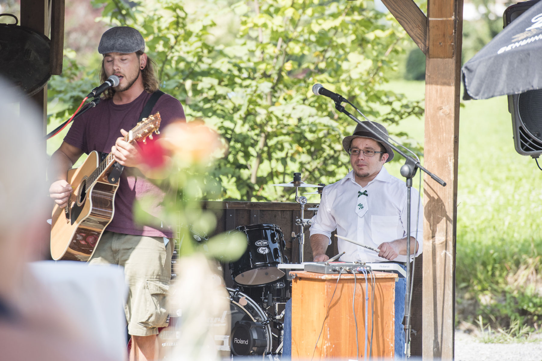 See more... erichmusics Webseite!