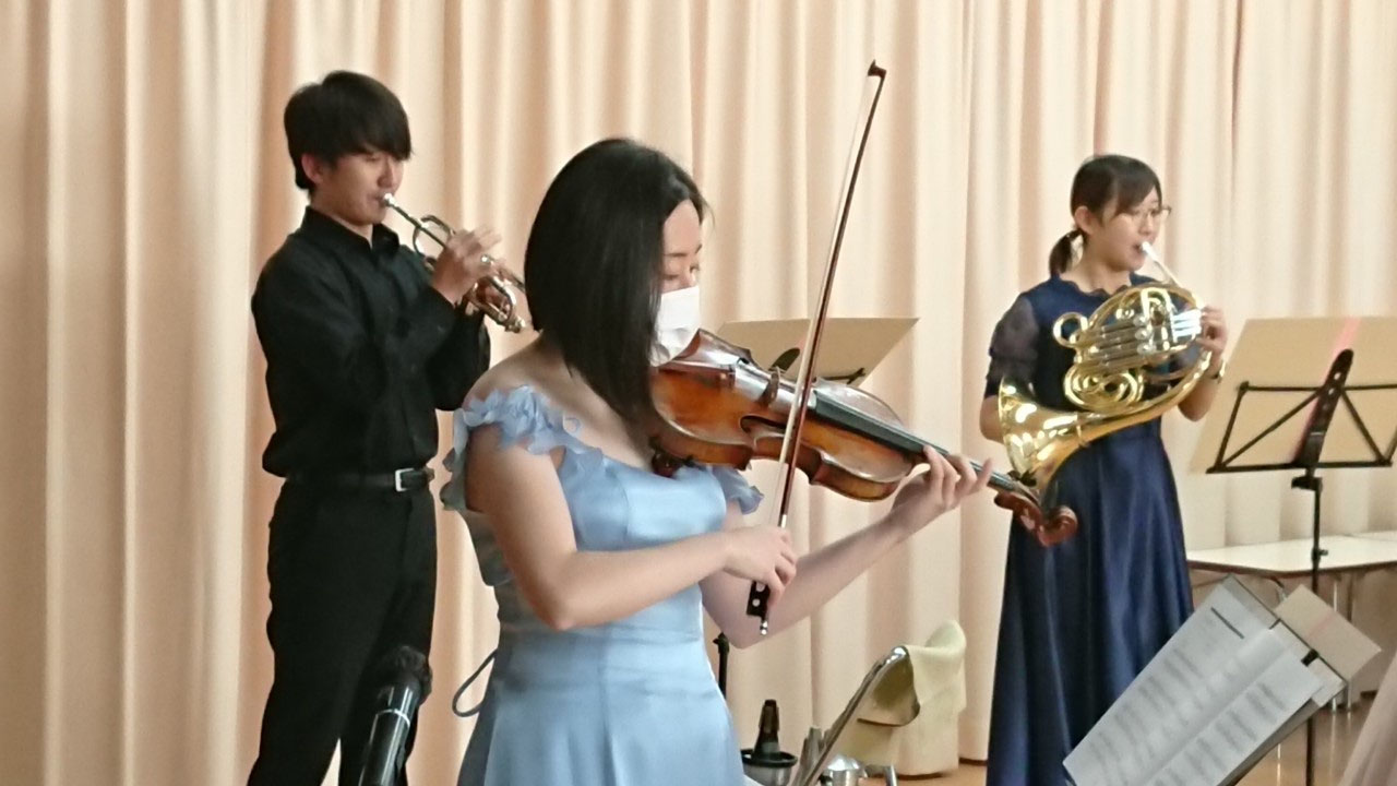 アマービレフィルハーモニー管弦楽団の 幼稚園 保育園 演奏活動 バイオリン専門店 アマービレ楽器