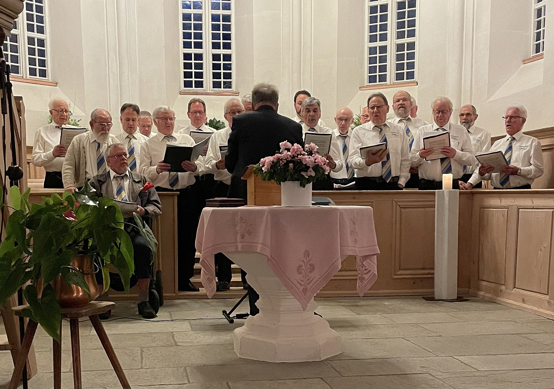 2023_Auftritt in der Kirche Saas Männerchor KlostersSerneus der Chor