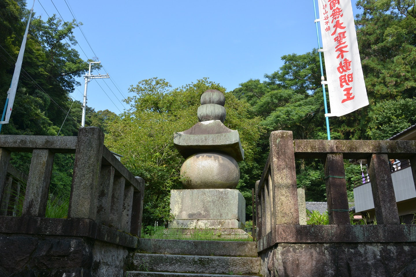 巨大五輪塔の創建は意外にも鎌倉期 石清水八幡宮 - daitakuji 大澤寺