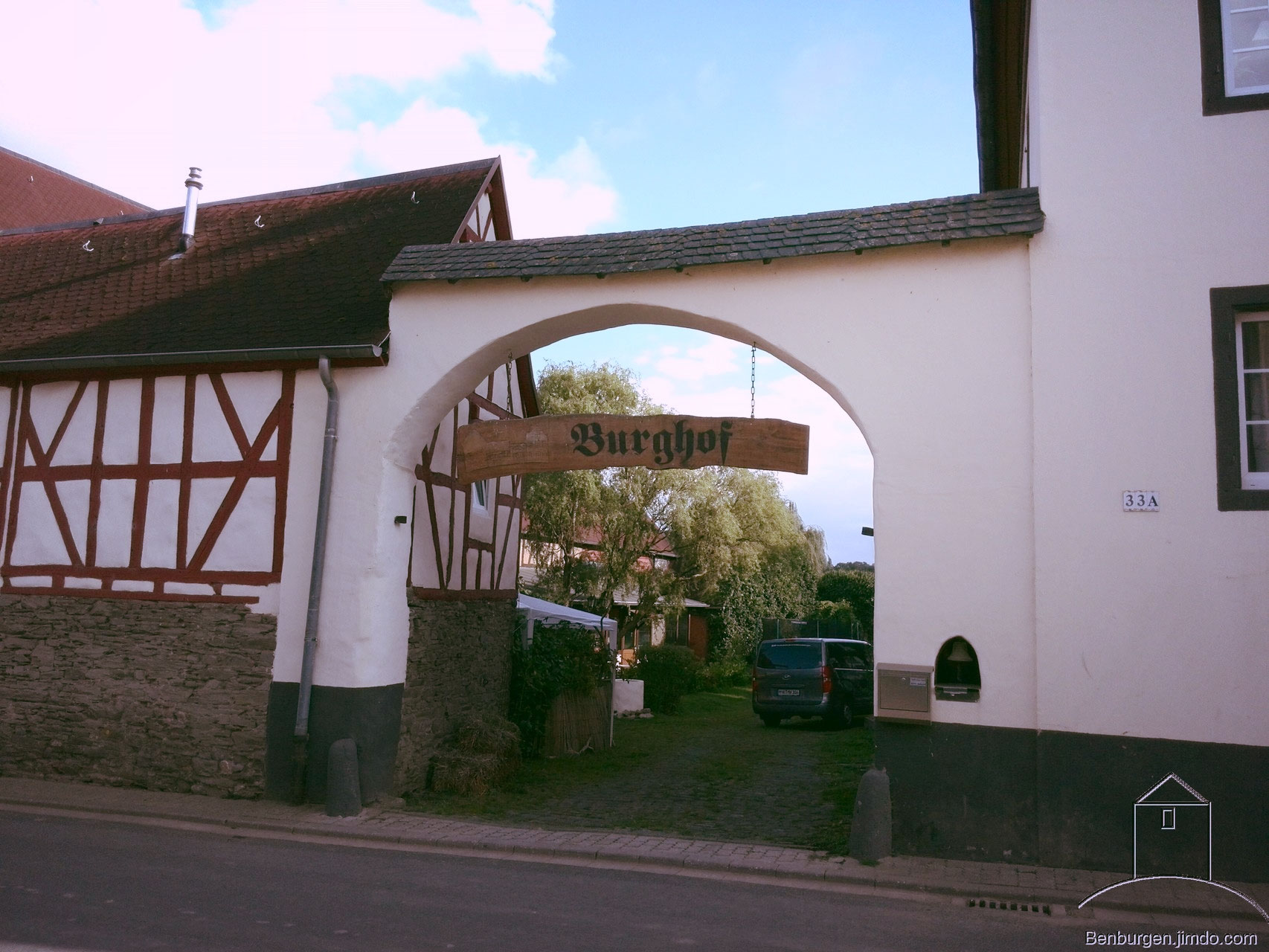 Burg Mertloch (Burghof) Burgen und Ruinen Benburgen.de