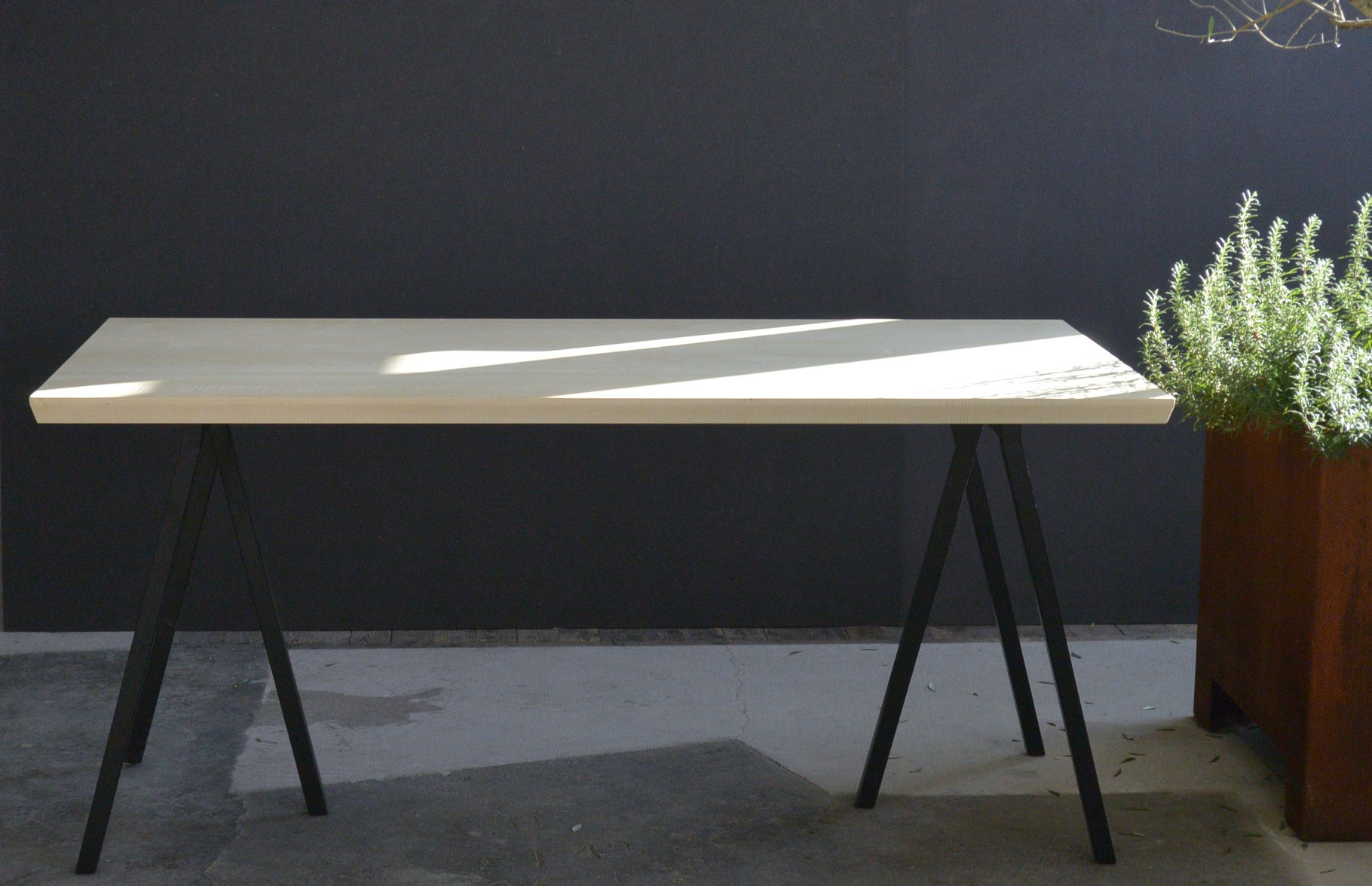 Tisch mit Metallgestell - Schreinerei - Holzdesign Rapp Geisingen