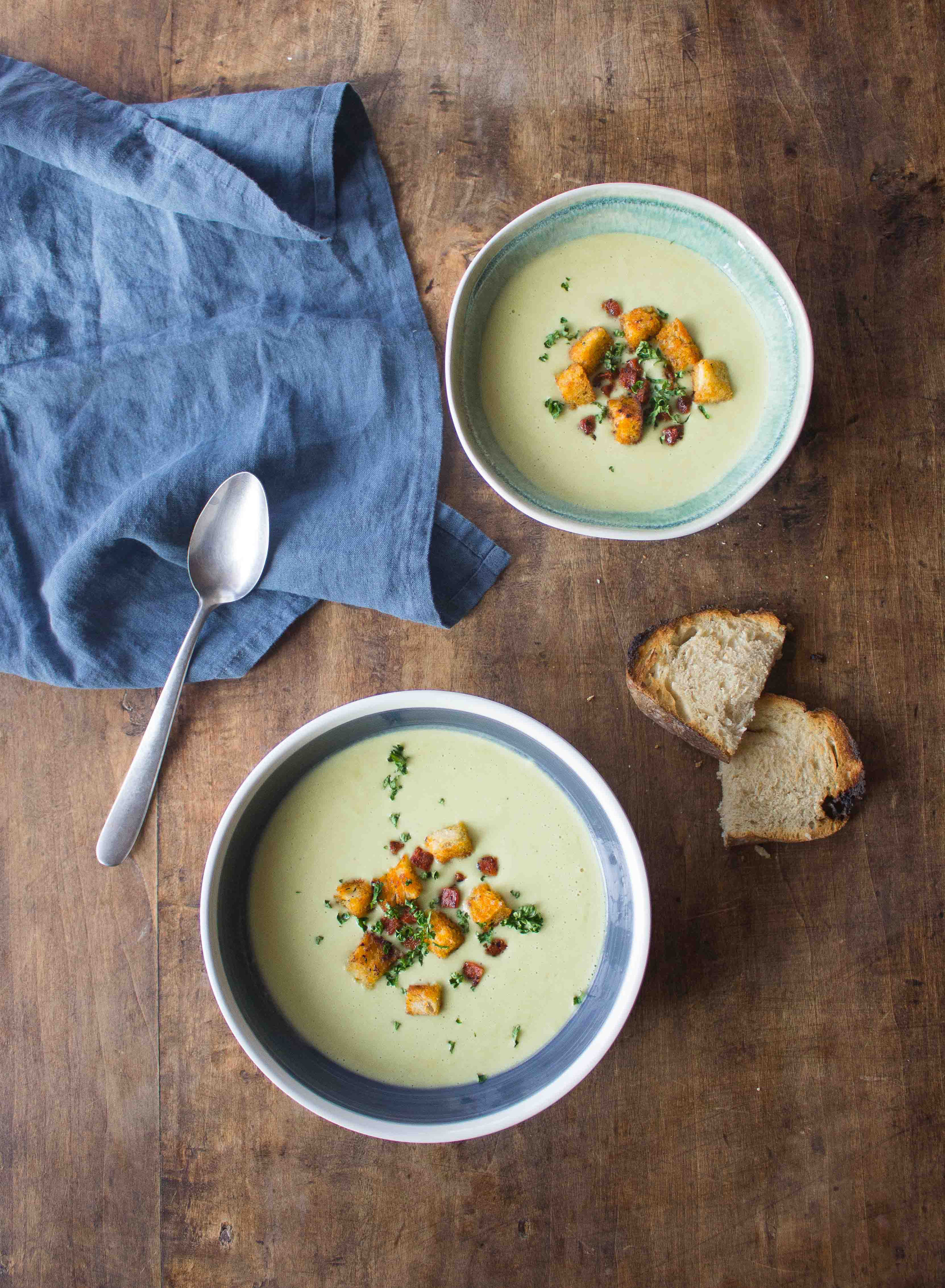Soupe poireaux pommes de terre, croûtons et dés de chorizo Lady Coquillette Recettes de