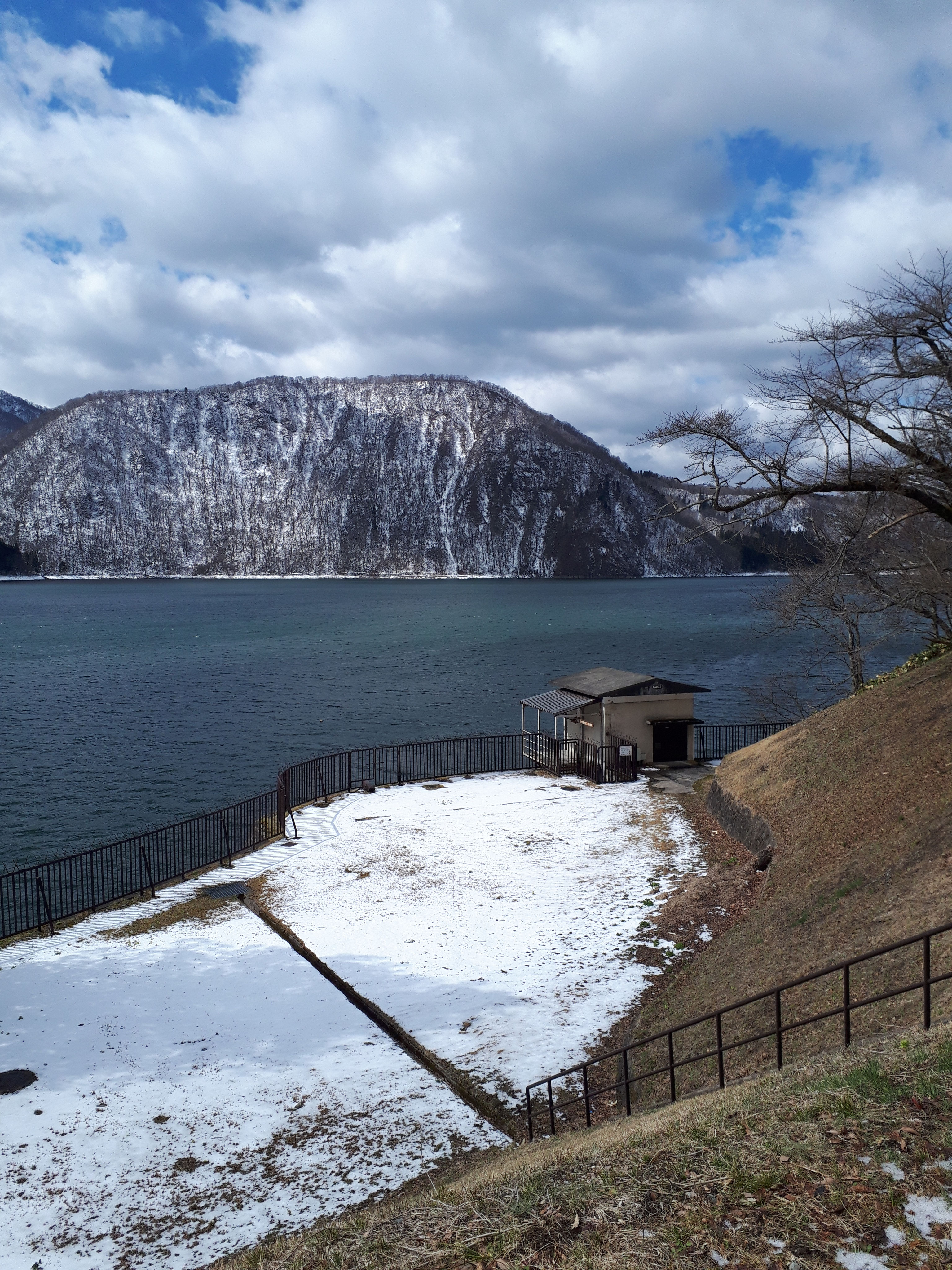 沼沢湖の産業遺構『沼沢沼発電所取水口 跡地』