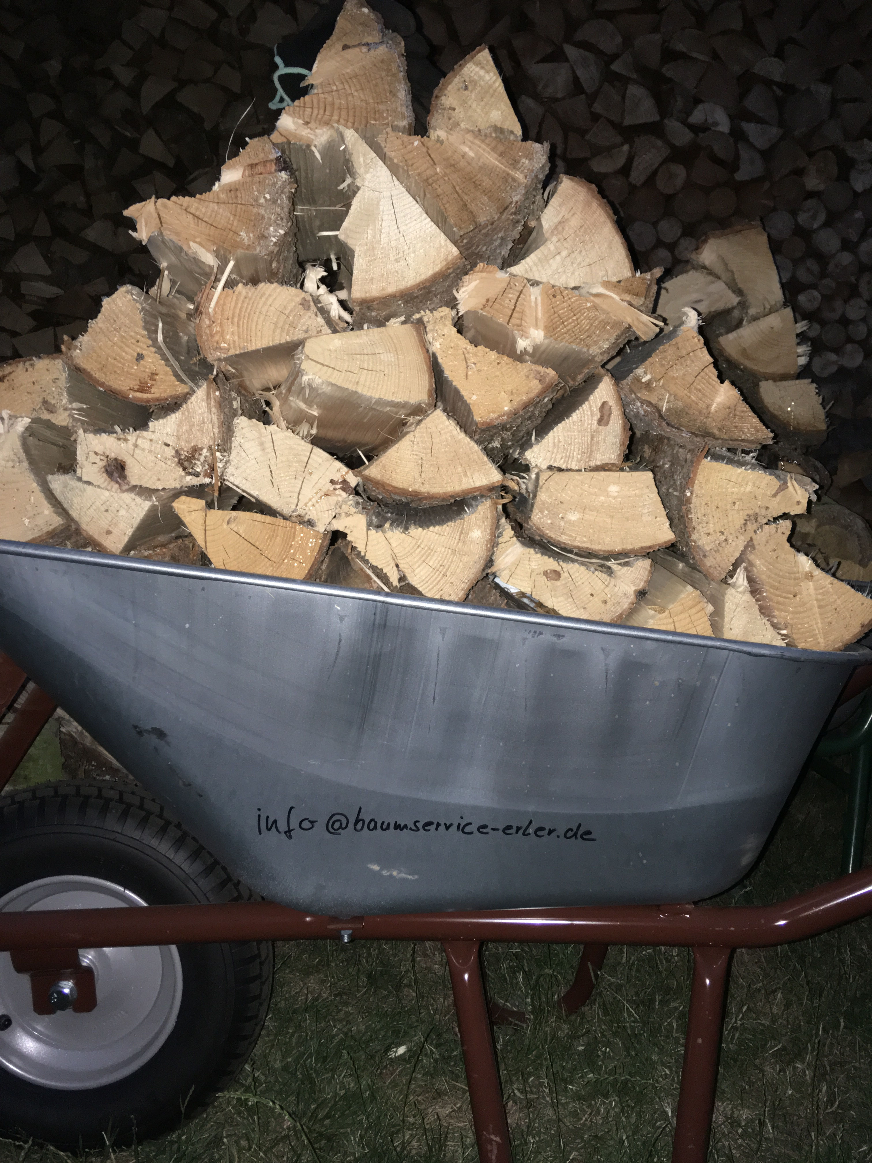 Brennholzverkauf - BaumService-Erler