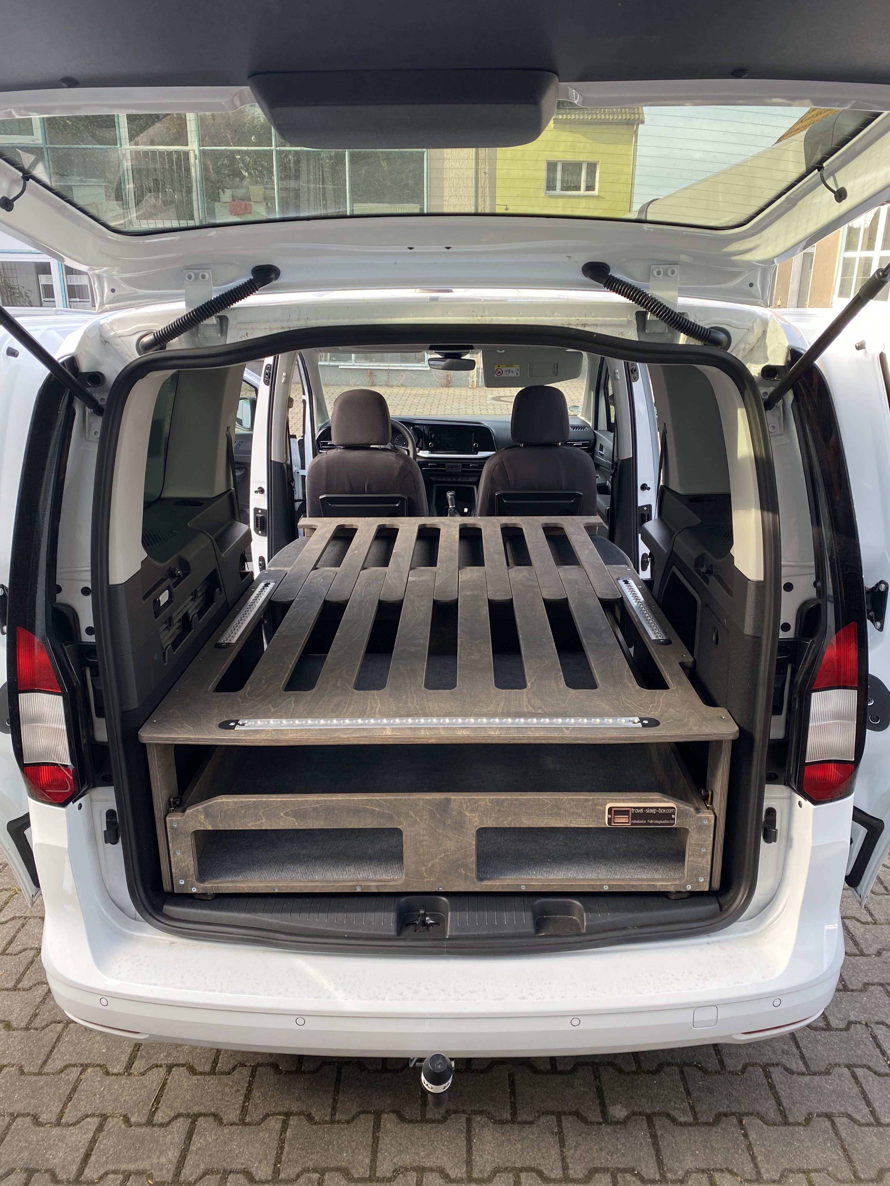 Campingbox für den VW Caddy Maxi TRAVELSLEEPBOX