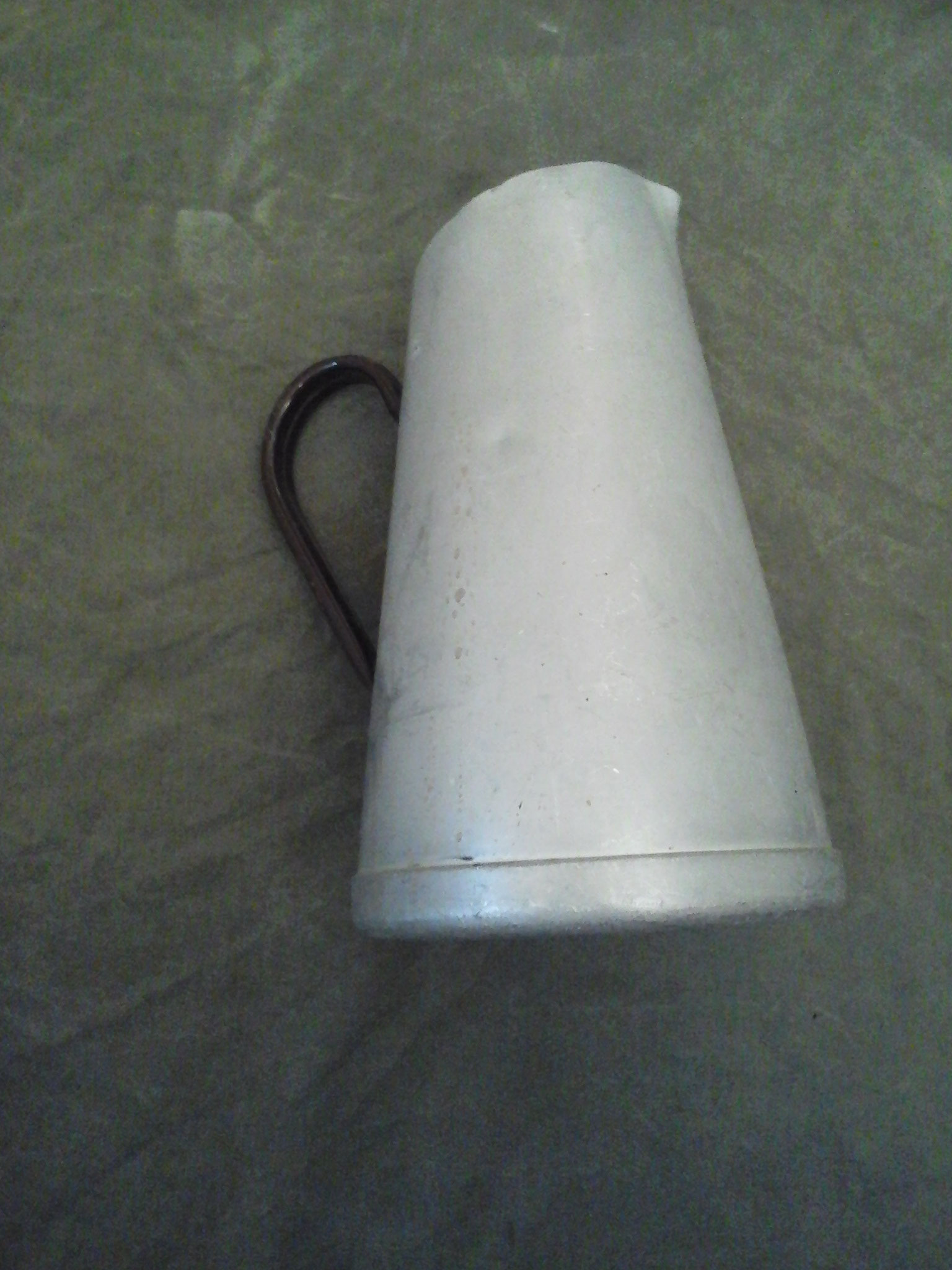 Geschirr im Speisesaal - www.hotdogandsodacompany.de