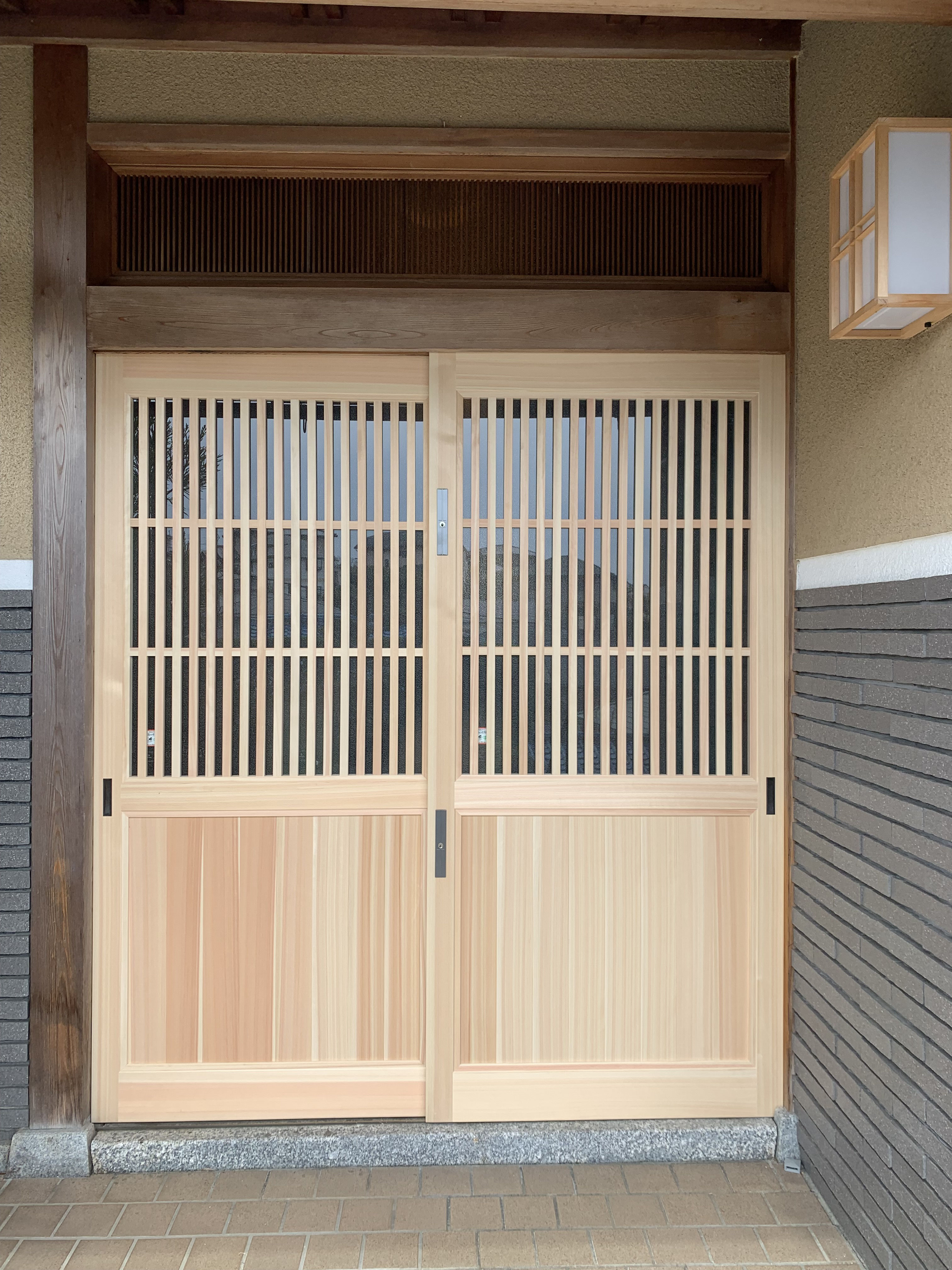 腰高格子戸(磨りガラス銅柱)』 No,390 面取り 総杉 腰板(うずく