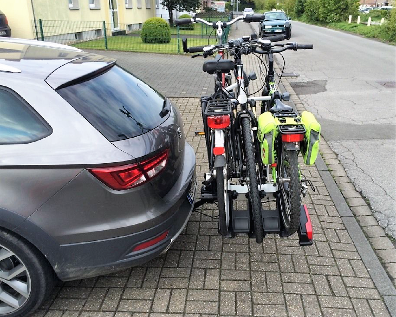 Thule Velocompact 3 1 Velospace Xt 3 1 924 926 1 Fur 1 4 Fahrrader Auf Der Anhangerkupplung Dachbox Nesbachs Webseite