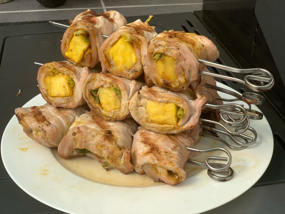 Curry-Ananas-Rouladenspieße - SonsOfBarbecue