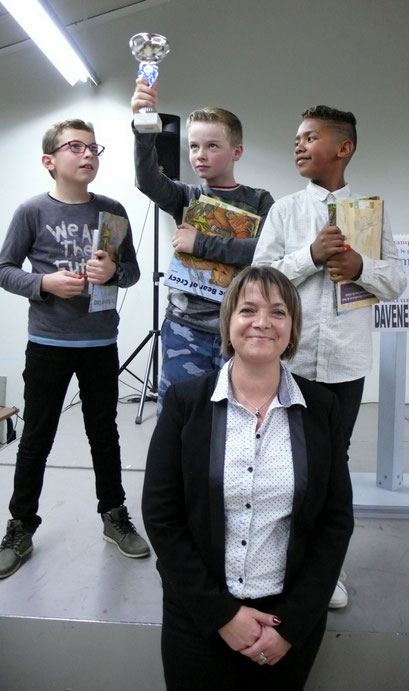 L'équipe de l'école Jean Zay de Ham championne 2017 accompagnée de Madame le Maire de Fricourt