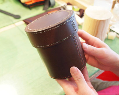 筒型の小物ケースが完成しました 東京青山と横浜元町のレザークラフト教室 Yokohama Sellier ヨコハマセリエ手縫い鞄教室 レザークラフト教室 東京表参道 横浜元町 大阪心斎橋 名古屋栄にある女性のためのレザークラフト教室 東京 神奈川 千葉 埼玉 静岡 筒型の小物ケースが完成しました 東京青山と横浜元町のレザークラフト教室 Yokohama Sellier ヨコハマセリエ手縫い鞄教室 レザークラフト教室 東京表参道 横浜元町 大阪心斎橋 名古屋栄にある女性のためのレザークラフト教室 東京 神奈川 千葉 埼玉 静岡