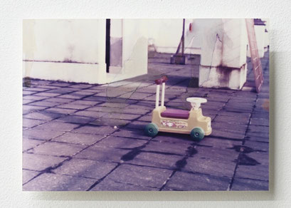 “Background #42” 2021, oil on photograph, 8.9×12.7cm
