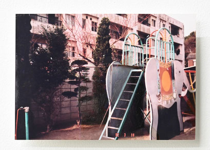 “Background #47” 2021, oil on photograph, 8.9×12.7cm