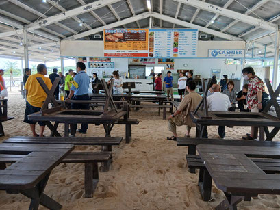 場所は芥屋海水浴場の「海の家」が毎年持ち回りで行います。