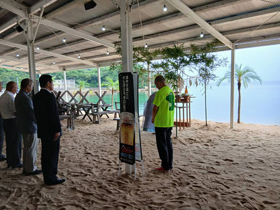 振興会の会長が全体の進行をするので、お祈りは会計担当のホストがしました。