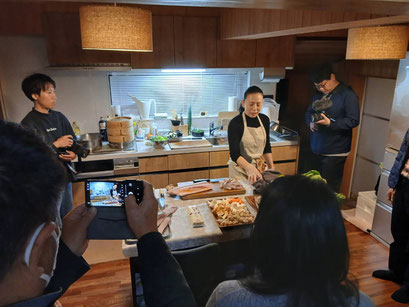 皆さん、熱心にお料理の説明を聞いていました。