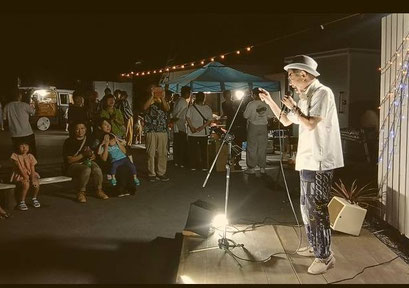 パフォーマンス大会では司会の二木さんまで自慢の喉を披露