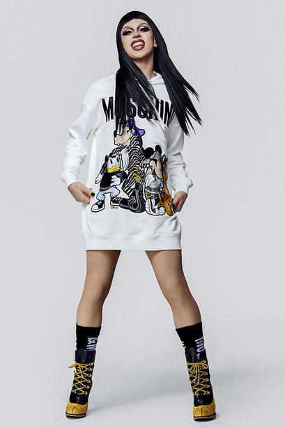 Moschino X H&M - Die wohl coolste Fashion Collab seit es Kooperationen gibt. Ob sich Moschino beim schwedischen Moodegiganten behaupten kann, bleibt abzuwarten | Hot Port Life & Style | www.hot-port.de | Deutscher Style Blog für Frauen um die 30
