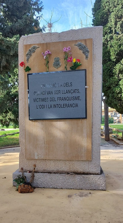 Monumento en memoria de los represaliados republicanos en la guerra civil española en el cementerio general de Valencia.