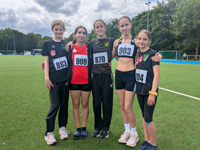Bildunterschrift: Anna Kowal, Lara Stark Baroza, Marlene Dreessen, Sofiya Tanyenkova und Elsa Tisch (v.l.n.r.) überzeugten beim Summer Meeting in Lanstrop mit ihren sportlichen Leistungen.