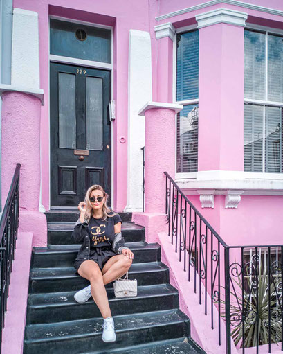 Zu sehen ist eine mögliche Bildidee für das pinke Haus in Notting Hill.