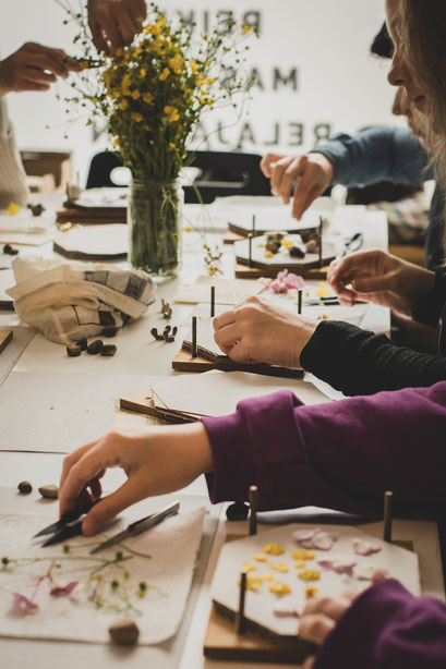 taller de prensado de flores en Santader • EcoQuchu