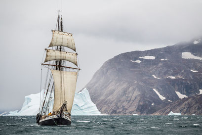 Raue See vor Ostgrönland - Exklusive Grönlandsegeltour von My own Travel ©North Sailing - Florian Ledoux