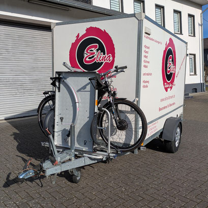 Liberty-piggyback und Bike auf dem Deichselständer