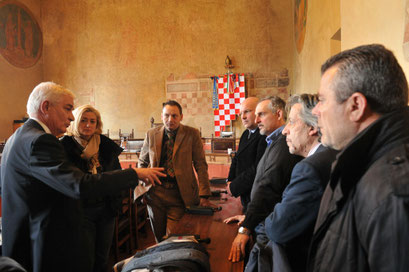 Il Segretario provinciale SAP Andrea Carobbi Corso all'incontro in Comune con il Sindaco di Pistoia Renzo Berti, l’Onorevole Lido Scarpetti, il Consigliere Regionale Gianfranco Venturi, il Presidente della Provincia di Pistoia Federica Fratoni, i Sindaci