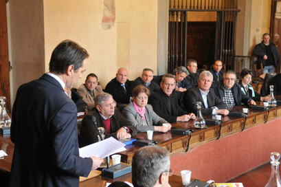 Il Segretario provinciale SAP Andrea Carobbi Corso all'incontro in Comune con il Sindaco di Pistoia Renzo Berti, l’Onorevole Lido Scarpetti, il Consigliere Regionale Gianfranco Venturi, il Presidente della Provincia di Pistoia Federica Fratoni, i Sindaci