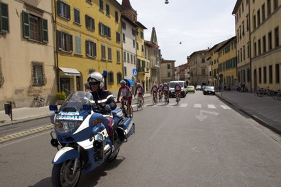 tedofori scortati dalla Polizia Stradale