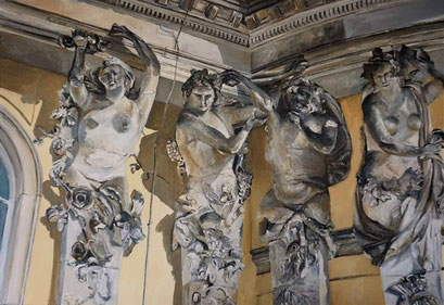 Karyatiden an der Gartenseite vom Schloss Sanssouci (II), Potsdam, 100x70 cm, 2020