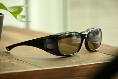 【メガネの上からかけるだけでサングラスに】フレーム：TALEX EM6-0302　レンズ：TALEX TRUEVIEW GOLF HM Cort