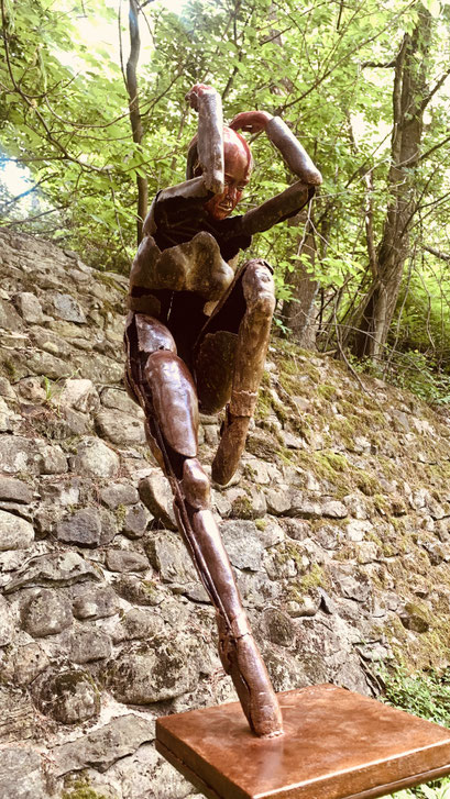 VENDU,Équilibre, acier Corten, et céramique recouvert de silice rouge, 77'' avec socle, 6,000.00$