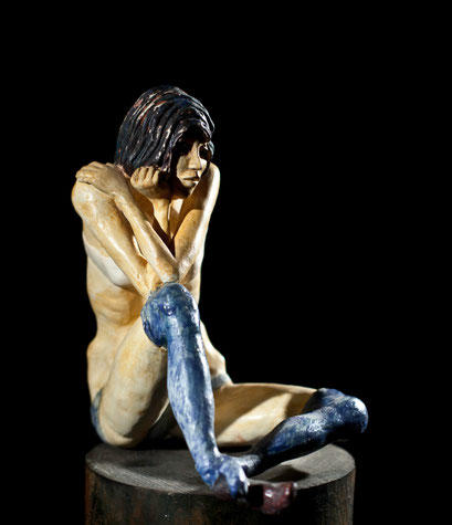 VENDU, Jeune fille étant assis hommage à Egon Schiele, argile blanche, 