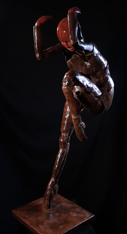 VENDU,Équilibre, acier Corten, et céramique recouvert de silice rouge, 77'' avec socle, 6,000.00$