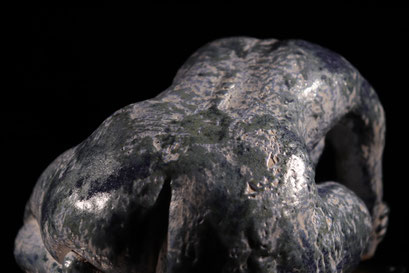 Sarah, céramique et acier, 19'' x 10'' x 9'' avec socle d'acier