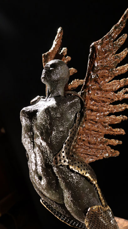 Intemporelle, 49 x 12 x 5, Céramique, acier et bronze, 3,500.00$